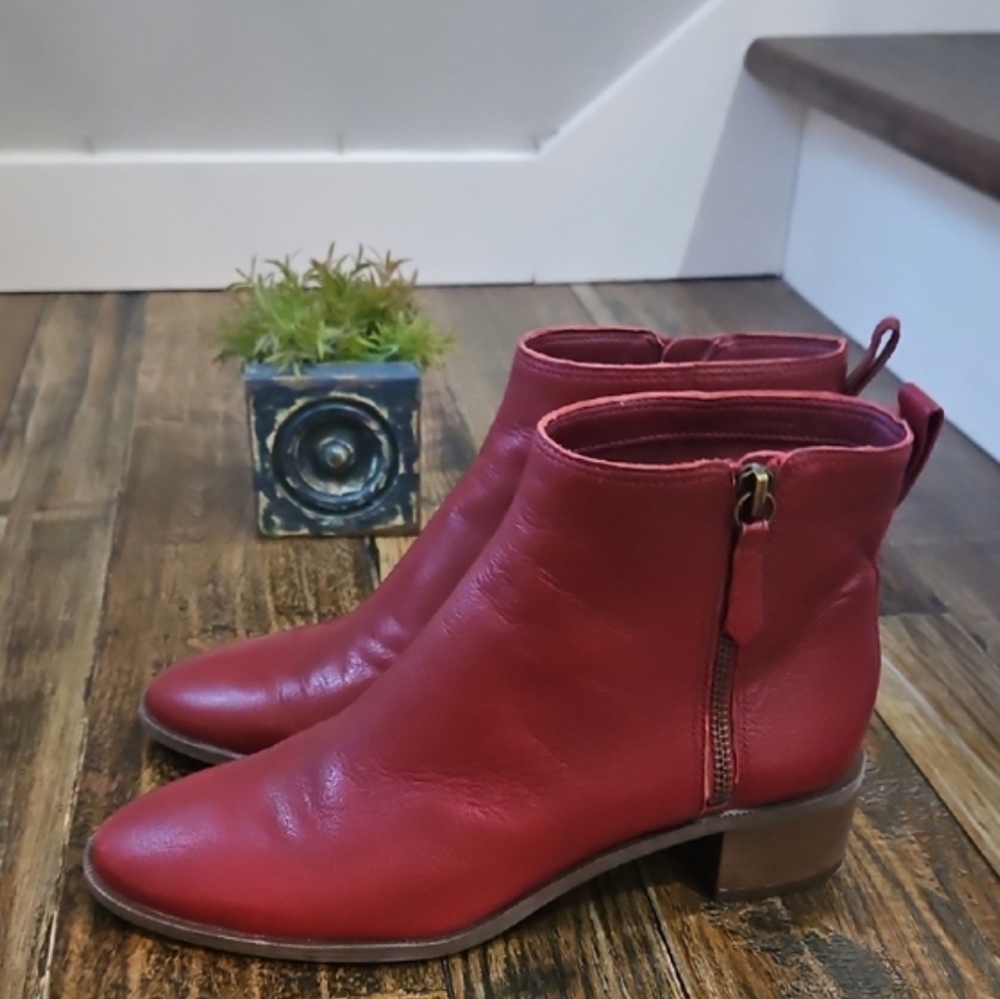 Copper Key Women's Crimson Red Leather Ankle Booties (Made In Brazil)‎ Size 7